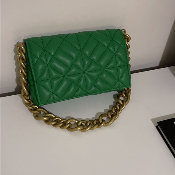 One mini and one medium size zara bag . - Picture 6 of 6